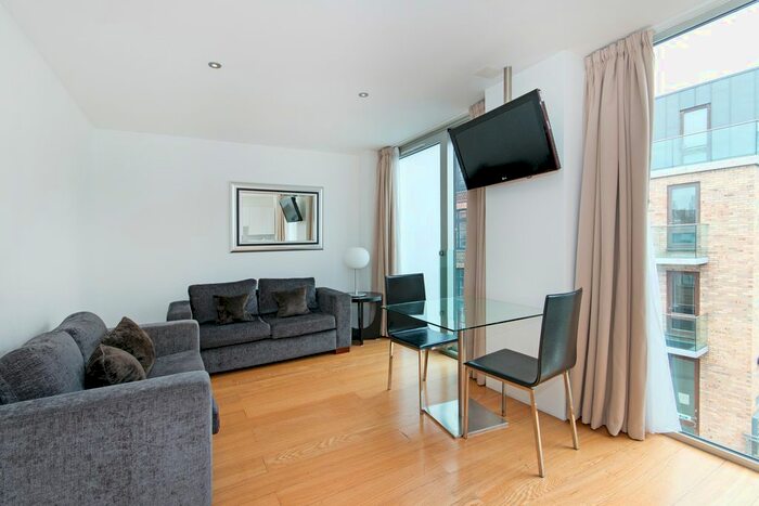 2 Bedroom Flat To Rent In Maltings Place, Tower Bridge Road, London, SE1