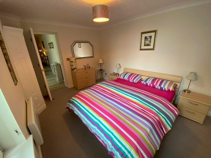 2 Bedroom Flat To Rent In Caswell Bay Court, Caswell, SA3