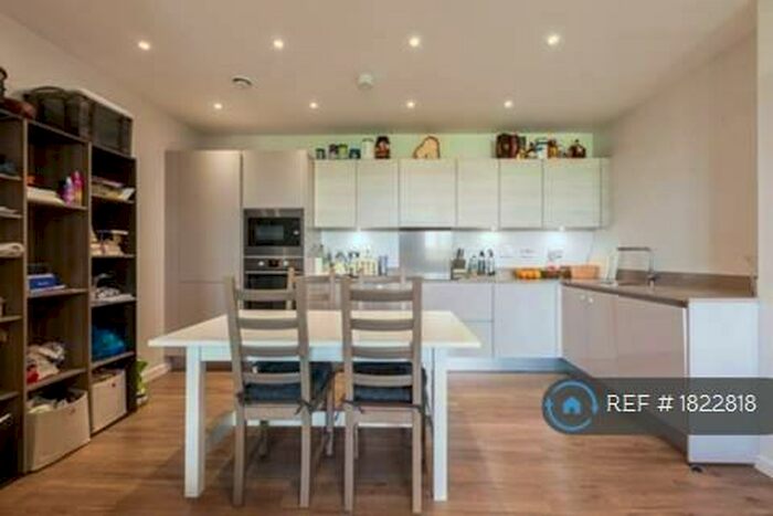 2 Bedroom Flat To Rent In Luff Court, London, E3