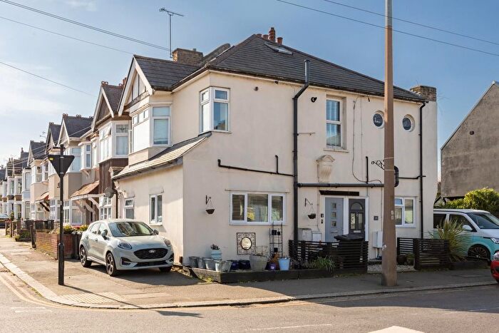 1 Bedroom Flat For Sale In Glendale Gardens, Leigh-On-Sea, SS9