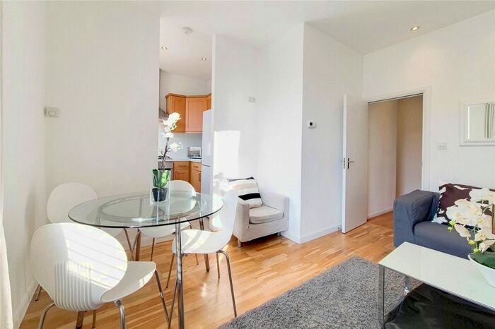 2 Bedroom Flat To Rent In Lower Richmond Road, Putney, London, SW15