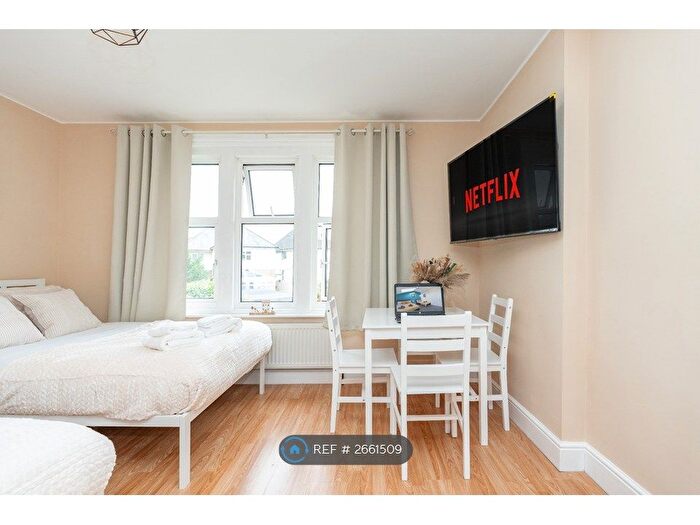 Studio To Rent In Queens Park Road, Bournemouth, BH8