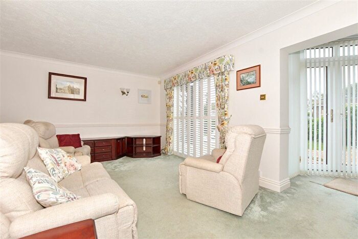 2 Bedroom Flat For Sale In Sea Road, Westgate-On-Sea, Kent, CT8