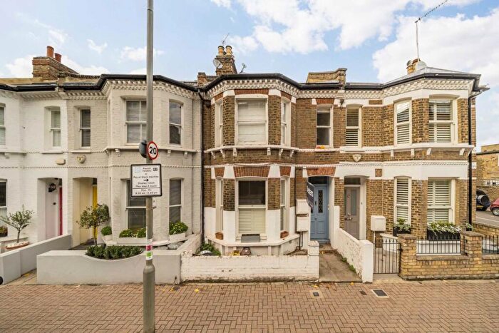 2 Bedroom Flat For Sale In Shuttleworth Road, Battersea, SW11