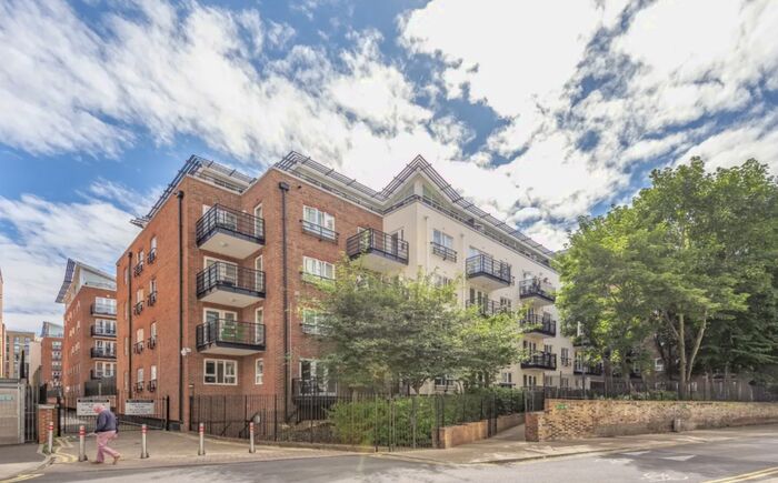 2 Bedroom Apartment To Rent In Earlsfield House, Seven Kings Way Kingston Upon Thames, KT2
