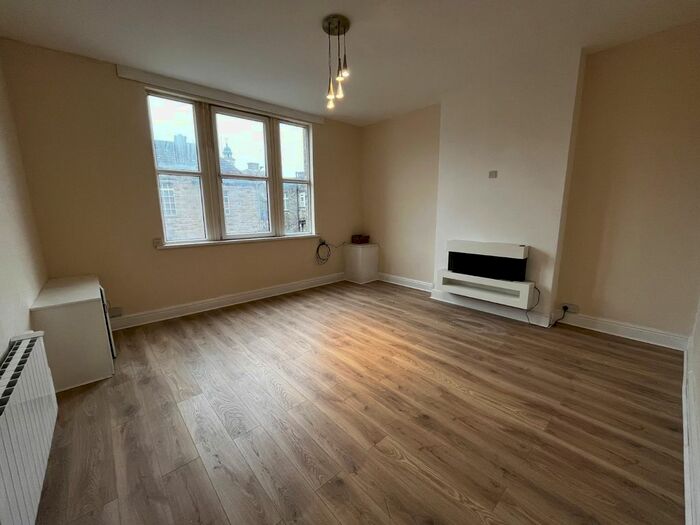 2 Bedroom Flat To Rent In Smithy Fold, Glossop, Derbyshire, SK13