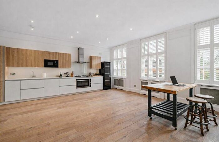 2 Bedroom Flat To Rent In Red Lion Yard, Mayfair, London, W1J