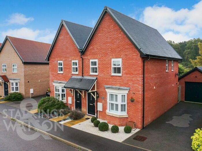 3 Bedroom Semi-Detached House To Rent In Framingham Crescent, Poringland, Norwich, NR14