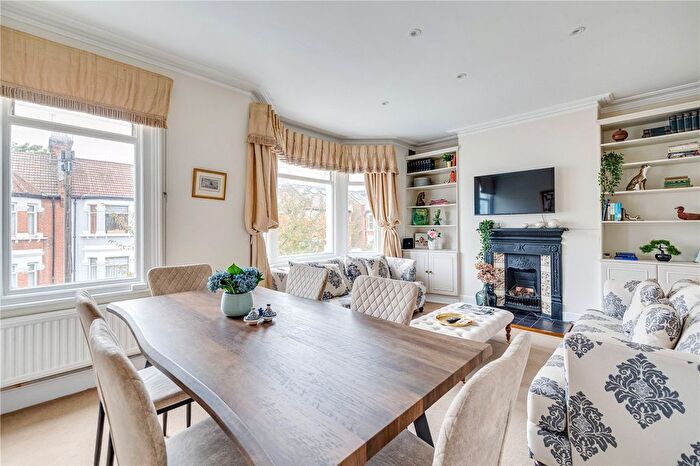 3 Bedroom Flat To Rent In Inglethorpe Street, London, SW6