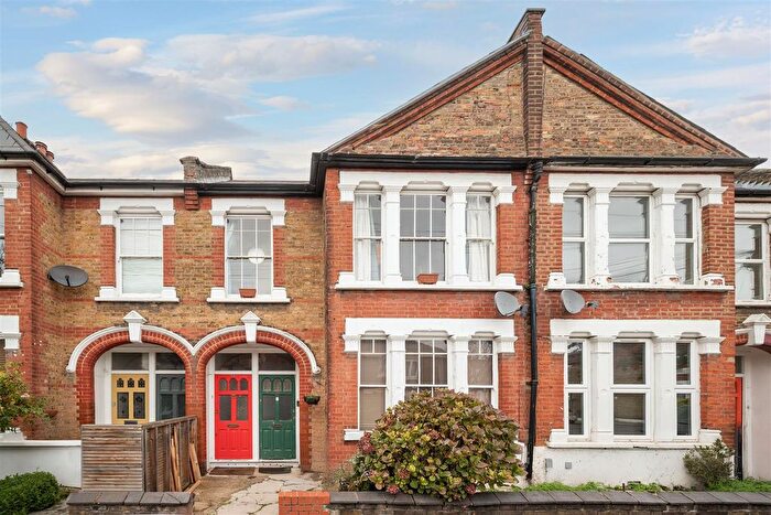 3 Bedroom Flat For Sale In Southey Road, London, N15