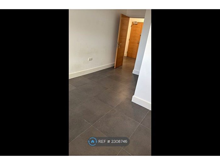 1 Bedroom Flat To Rent In Wiltshire Court, Swindon, SN1