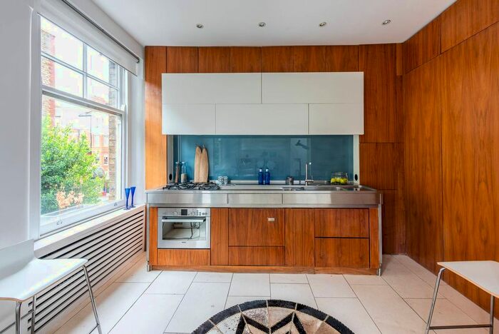 2 Bedroom Flat To Rent In Kings Road, Chelsea, London, SW3