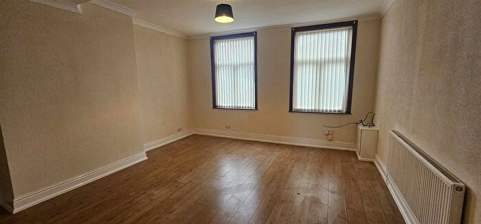 2 Bedroom Flat To Rent In Edge Lane, Stretford, Manchester, M32