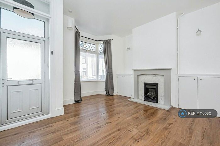 3 Bedroom End Of Terrace House To Rent In Church Road, Swanscombe, DA10