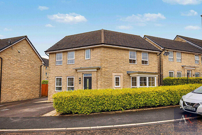 3 Bedroom Detached House For Sale In Shopwood Way, Littleborough, OL15