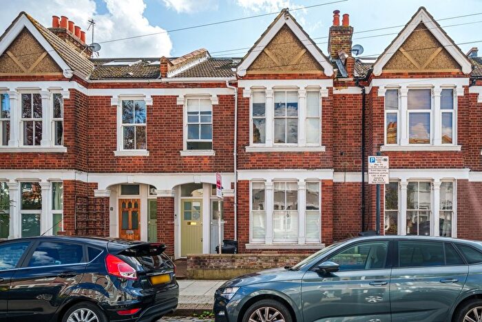 2 Bedroom Flat For Sale In Waldron Road, London, SW18