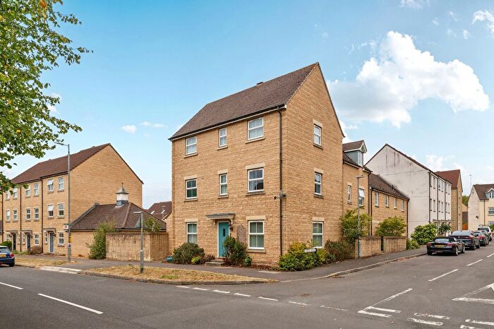 4 Bedroom Town House For Sale In Freestone Way, Corsham, SN13