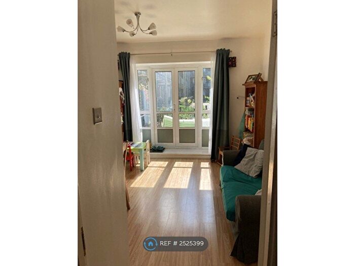 3 Bedroom Flat To Rent In Mary Mac Arthur House, London, E2