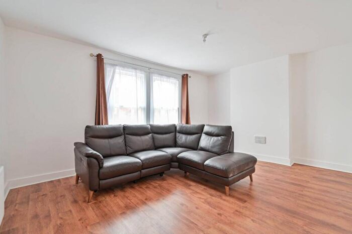 2 Bedroom Flat To Rent In Maxted Road, Peckham Rye, London, SE15