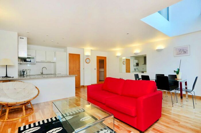 2 Bedroom Flat To Rent In Saffron Hill, Farringdon, London, EC1N
