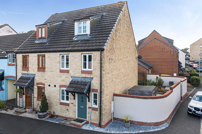 3 Bedroom Detached House For Sale In Cherry Tree Road, Axminster, EX13