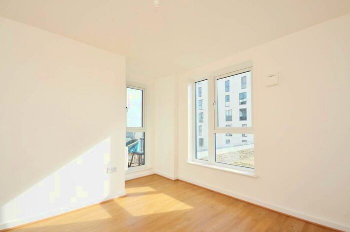 2 Bedroom Flat To Rent In Guildford Road, Woking, GU22