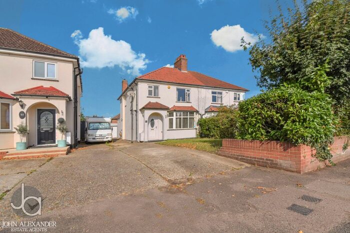 3 Bedroom Semi-Detached House To Rent In Layer Road, Colchester, CO2