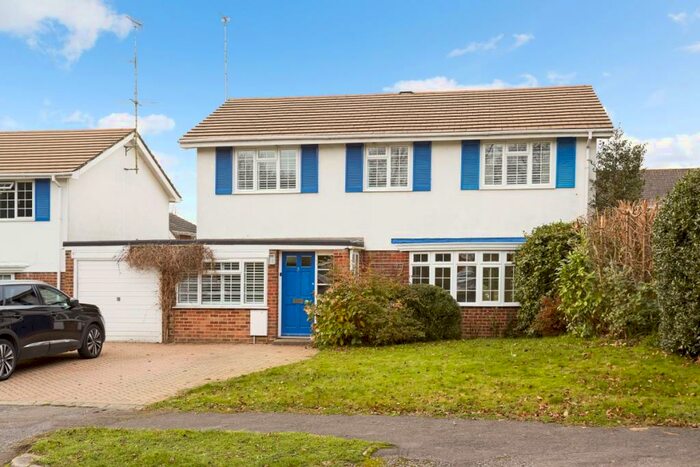 4 Bedroom Detached House To Rent In Bramber Close Haywards Heath, RH16