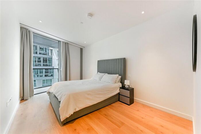 2 Bedroom Apartment To Rent In Electric Boulevard, London, SW11