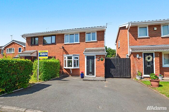 3 Bedroom Semi-Detached House For Sale In Wenlock Road, Beechwood, WA7