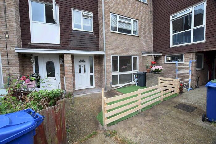 2 Bedroom Flat To Rent In Boyce Road, Stanford-Le-Hope, SS17