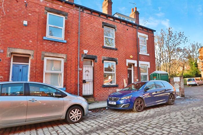 4 Bedroom Terraced House For Sale In Welton Grove, Leeds, LS6