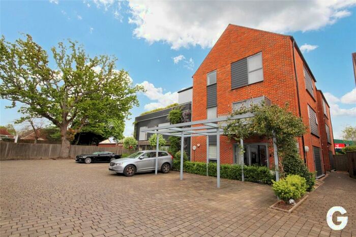 2 Bedroom Penthouse For Sale In Southampton Road, Ringwood, Hampshire, BH24