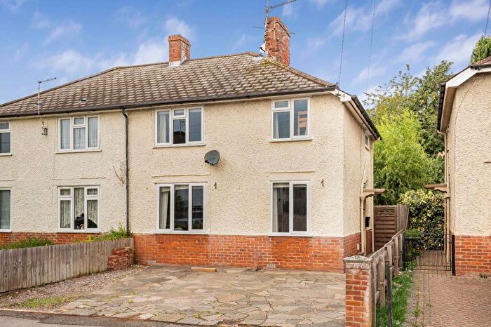 3 Bedroom Semi-Detached House For Sale In Chauntsingers Road, Alton, Hampshire, GU34