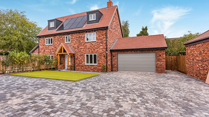 5 Bedroom Detached House For Sale In Wharf Farm, Dickens Heath Road, B90