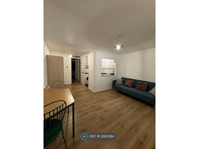 1 Bedroom Terraced House To Rent In Cadet Drive, London, SE1