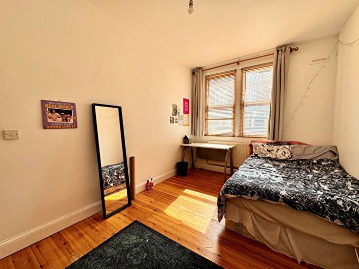 3 Bedroom Flat To Rent In Marlborough Road, Archway, N19