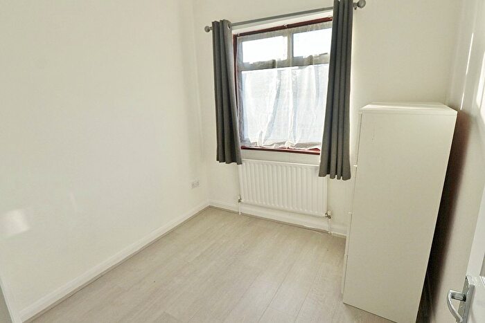 3 Bedroom Terraced House To Rent In Seymer Road, Romford, RM1