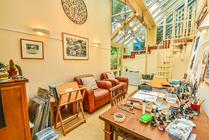 3 Bedroom Detached House For Sale In The Broadway, Dursley, GL11