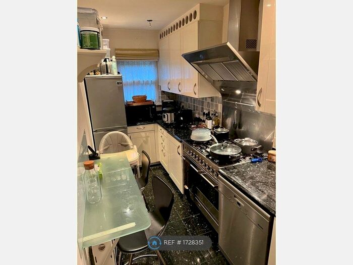 2 Bedroom Flat To Rent In Gunnersbury Avenue, London, W5