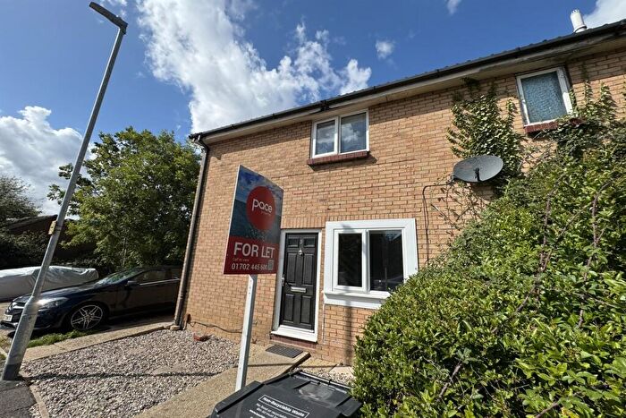 2 Bedroom House To Rent In Bedroom Property In Basildon, SS13