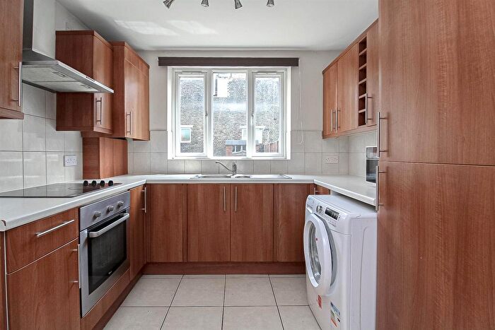 4 Bedroom Detached House To Rent In Colina Road, Green Lanes, N15