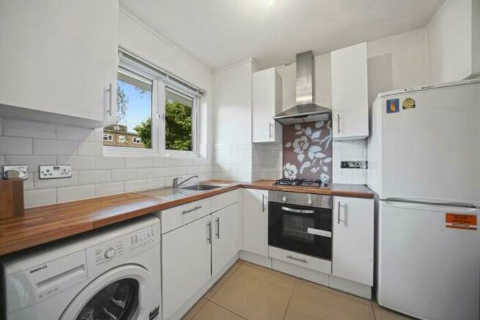 3 Bedroom Flat To Rent In Shaftesbury Court, Shaftesbury Street, Old Street, N1