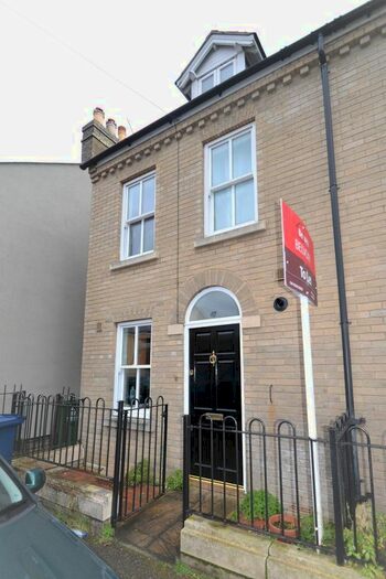 3 Bedroom Terraced House To Rent In Malta Road, Cambridge, CB1