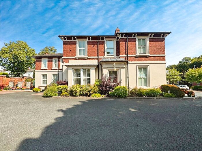 2 Bedroom Flat To Rent In Shrubbery Close, Walsall, West Midlands, WS1