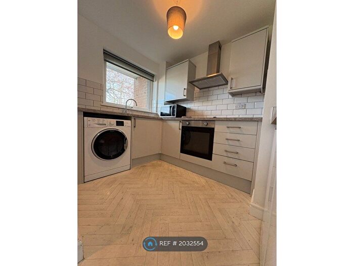 2 Bedroom Maisonette To Rent In Sherwood Place, Dronfield, S18