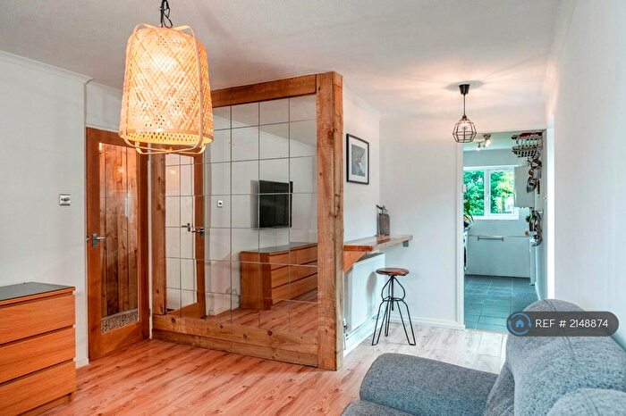 1 Bedroom Maisonette To Rent In Warbreck Drive, Reading, RG31