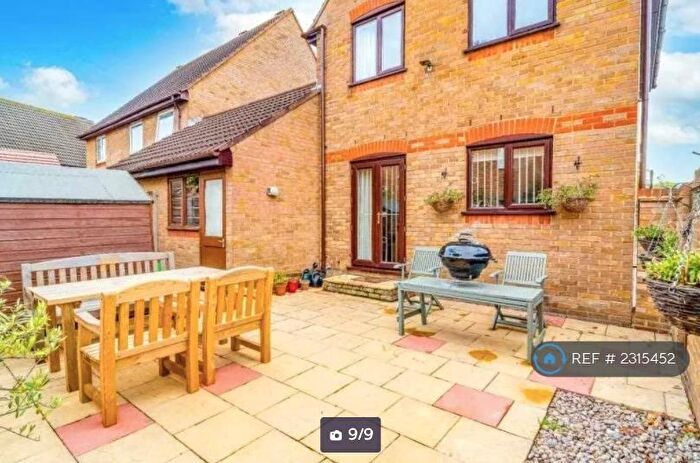 5 Bedroom Detached House To Rent In Meadowsweet Close, London, E16