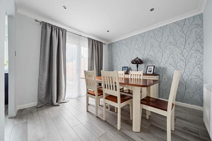 3 Bedroom Terraced House For Sale In Burlington Rise, Barnet, EN4