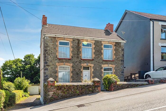 2 Bedroom Detached House For Sale In Heol Y Banc, Bancffosfelen, Llanelli, Carmarthenshire, SA15